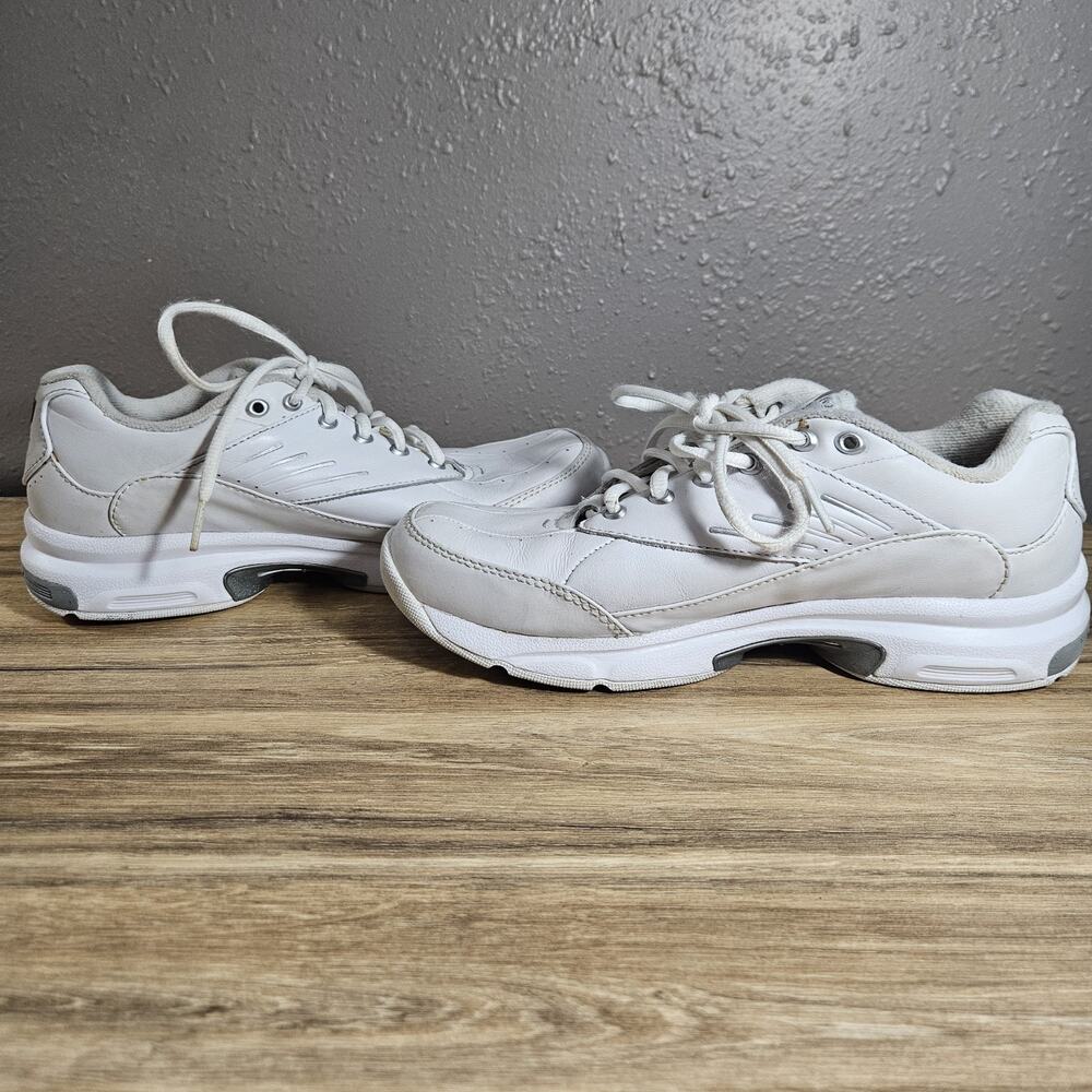 New Balance Women's 627 White Walking Shoes Size 7.5
